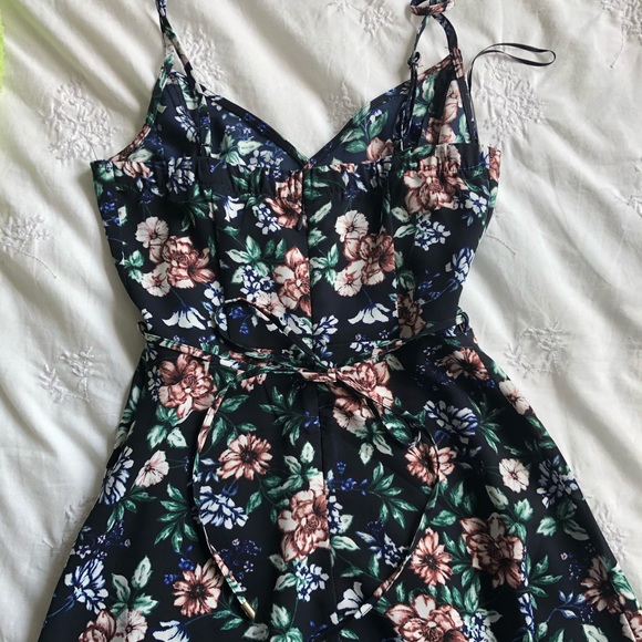 Dynamite Dress - Picture 2 of 4